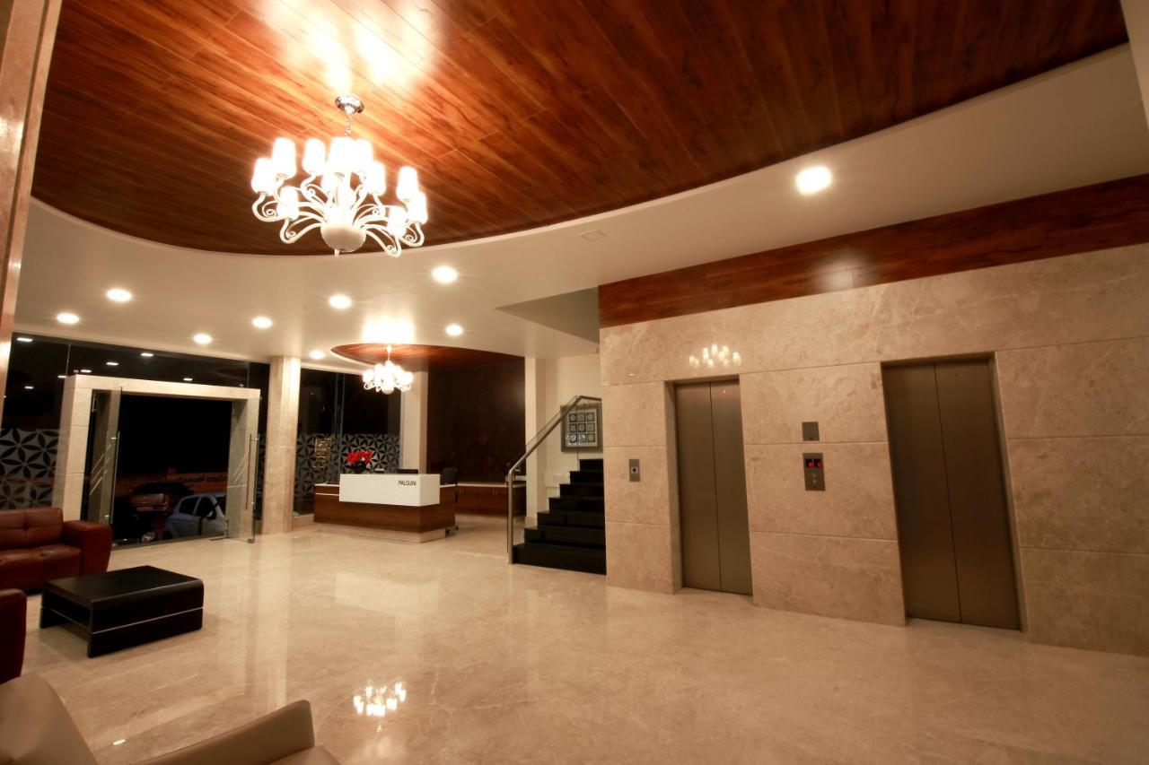 ホテル Palguni Residency ハッサン エクステリア 写真