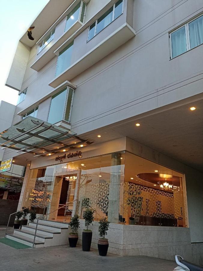 ホテル Palguni Residency ハッサン エクステリア 写真