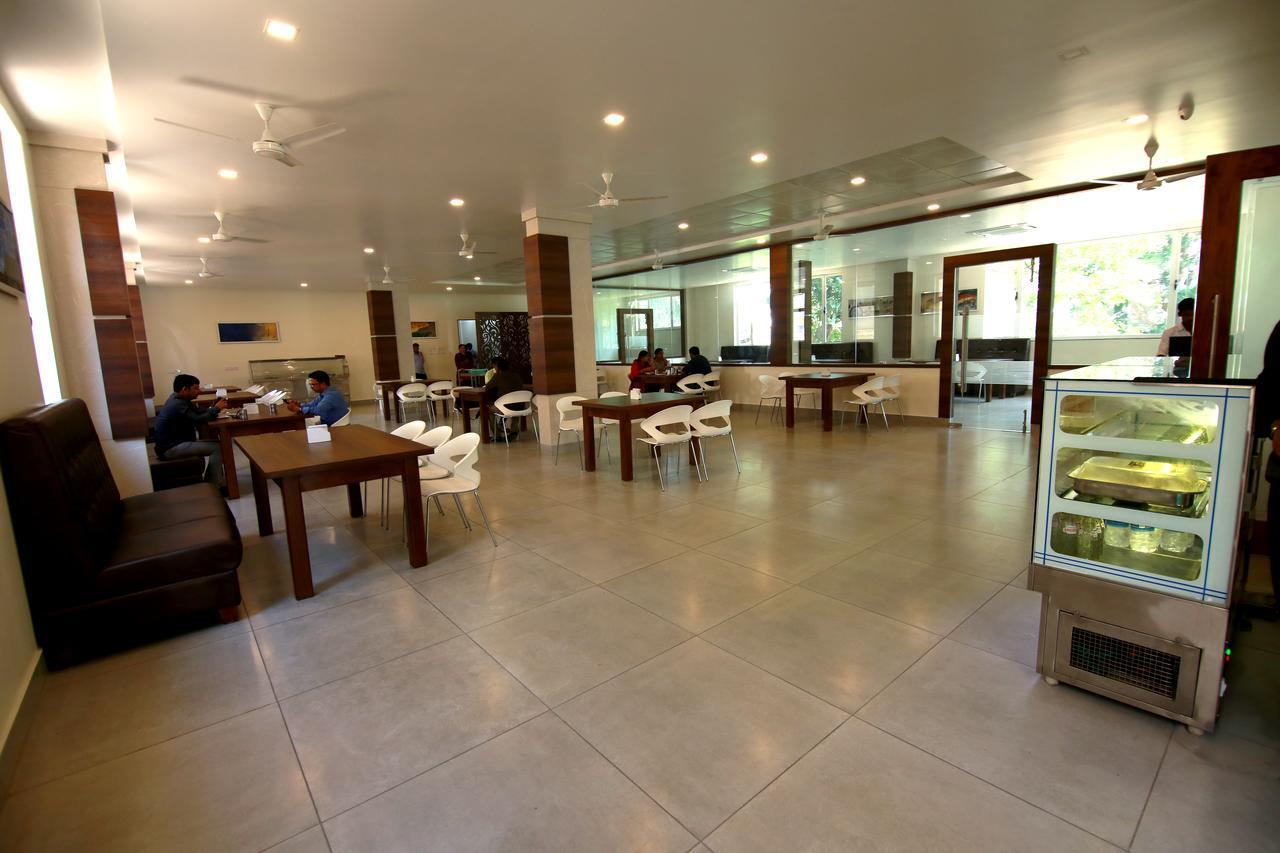 ホテル Palguni Residency ハッサン エクステリア 写真